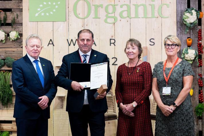 Winner 'best bio-district' with EU Commissioner for agriculture, Janusz Wojciechowski