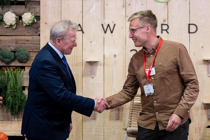 Winner 'best organic restaurant' with EU Commissioner for agriculture, Janusz Wojciechowski