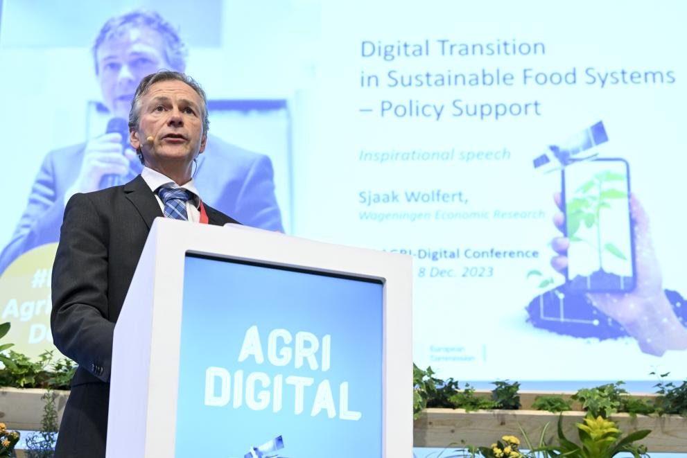 Mr Sjaak Wolfert presenting at Agri-Digital Conference